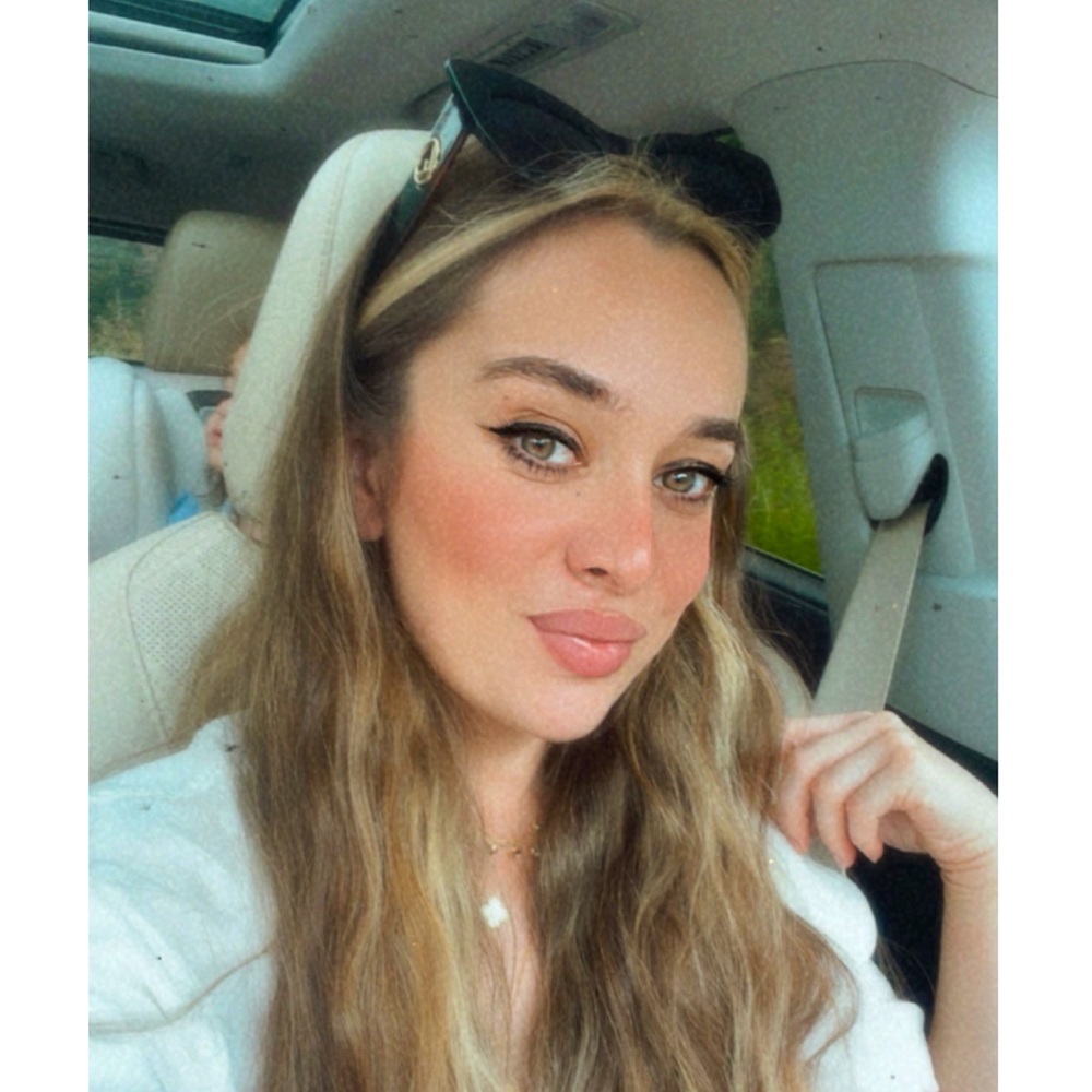 I am Ayten🕊️Posh Ambassador Gold Star⭐️